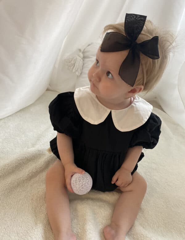 Black collar romper